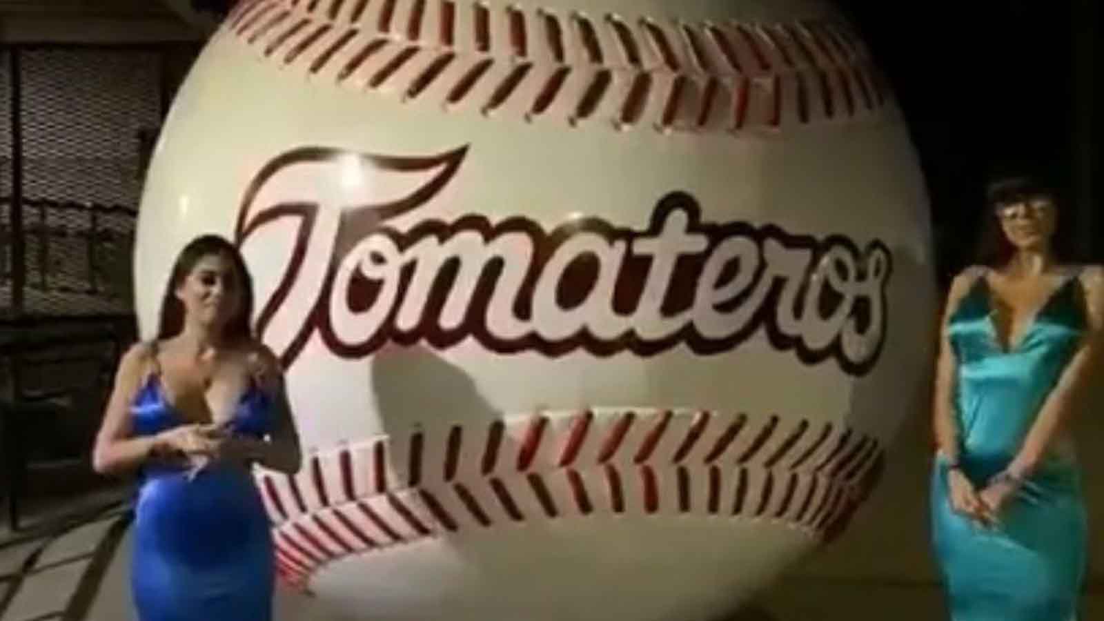 Mujeres-se-desnudan-frente-al-Estadio-de-Tomateros-de-Culiacán - Quintana Roo Hoy