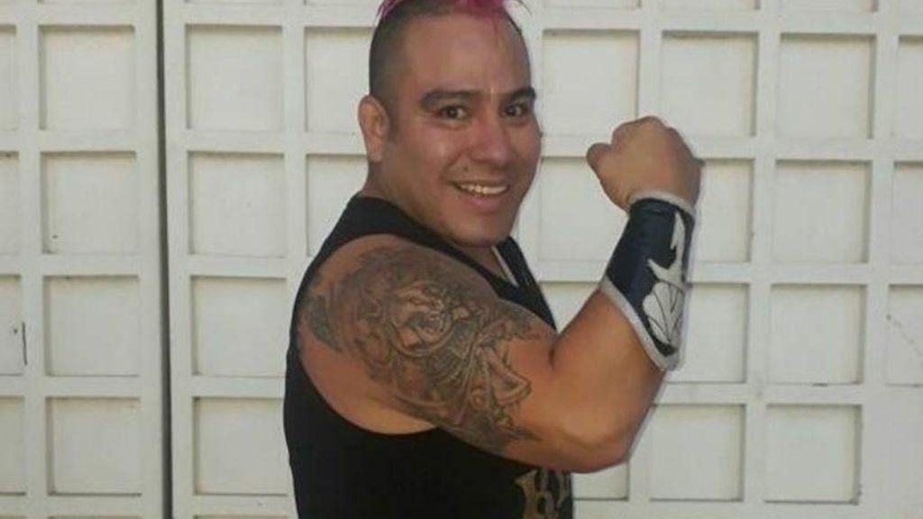 Máximo, luchador de la Triple A fue hospitalizado de emergencia